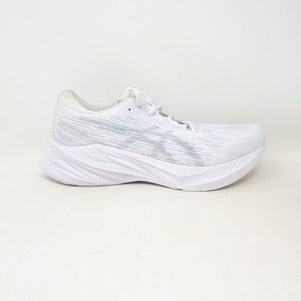 Asics Novablast 3 Running Walking Shoe Sneaker Mens Size 9 US White 1011B458 102